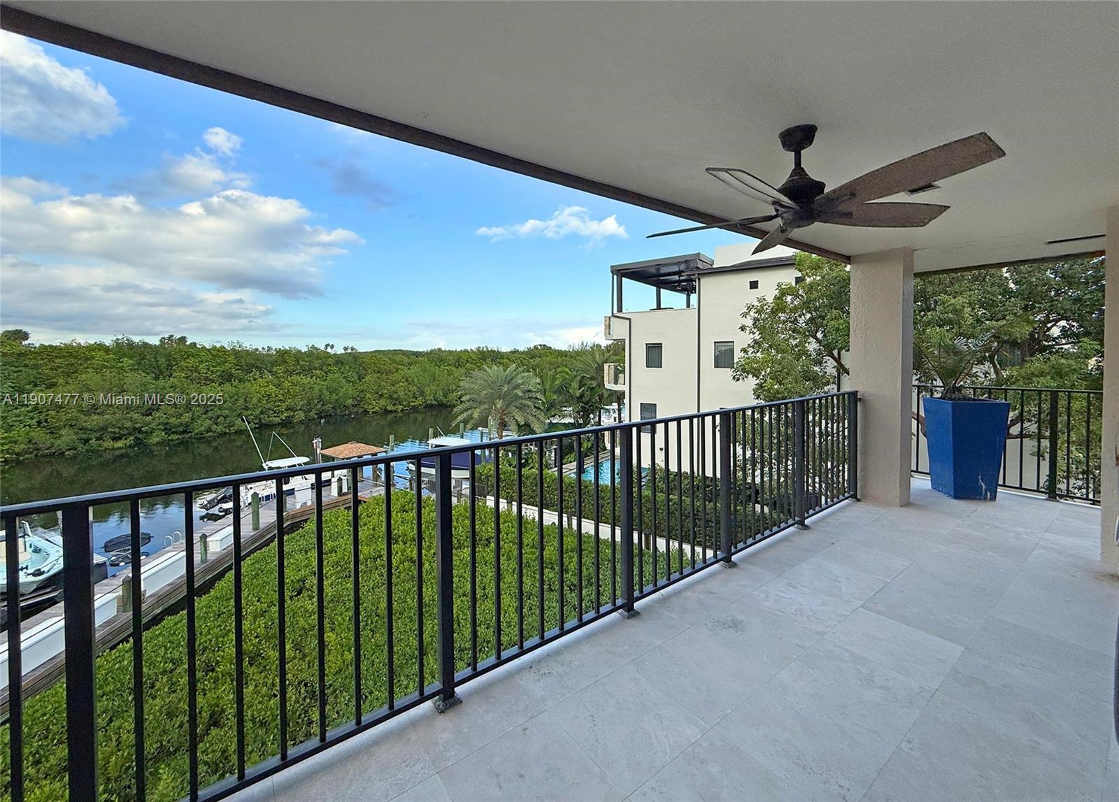 ROYAL HARBOUR YACHT CLUB - Residential