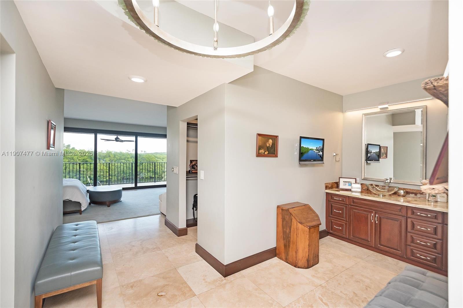ROYAL HARBOUR YACHT CLUB - Residential