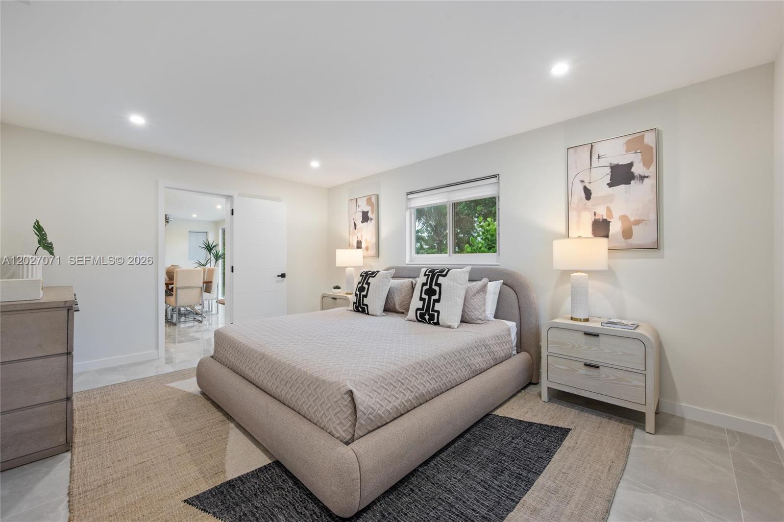 HOLLYWOOD HILLS - Residential