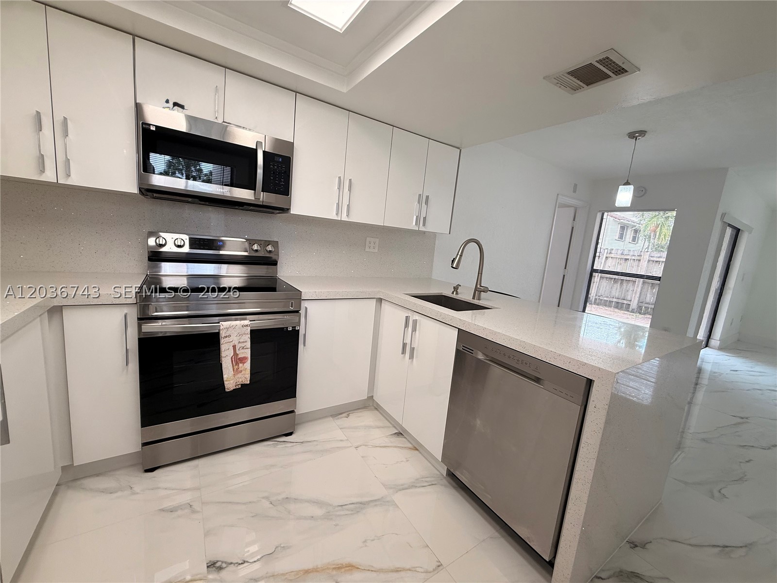 TERRANOVA CONDO #10 - Residential Lease