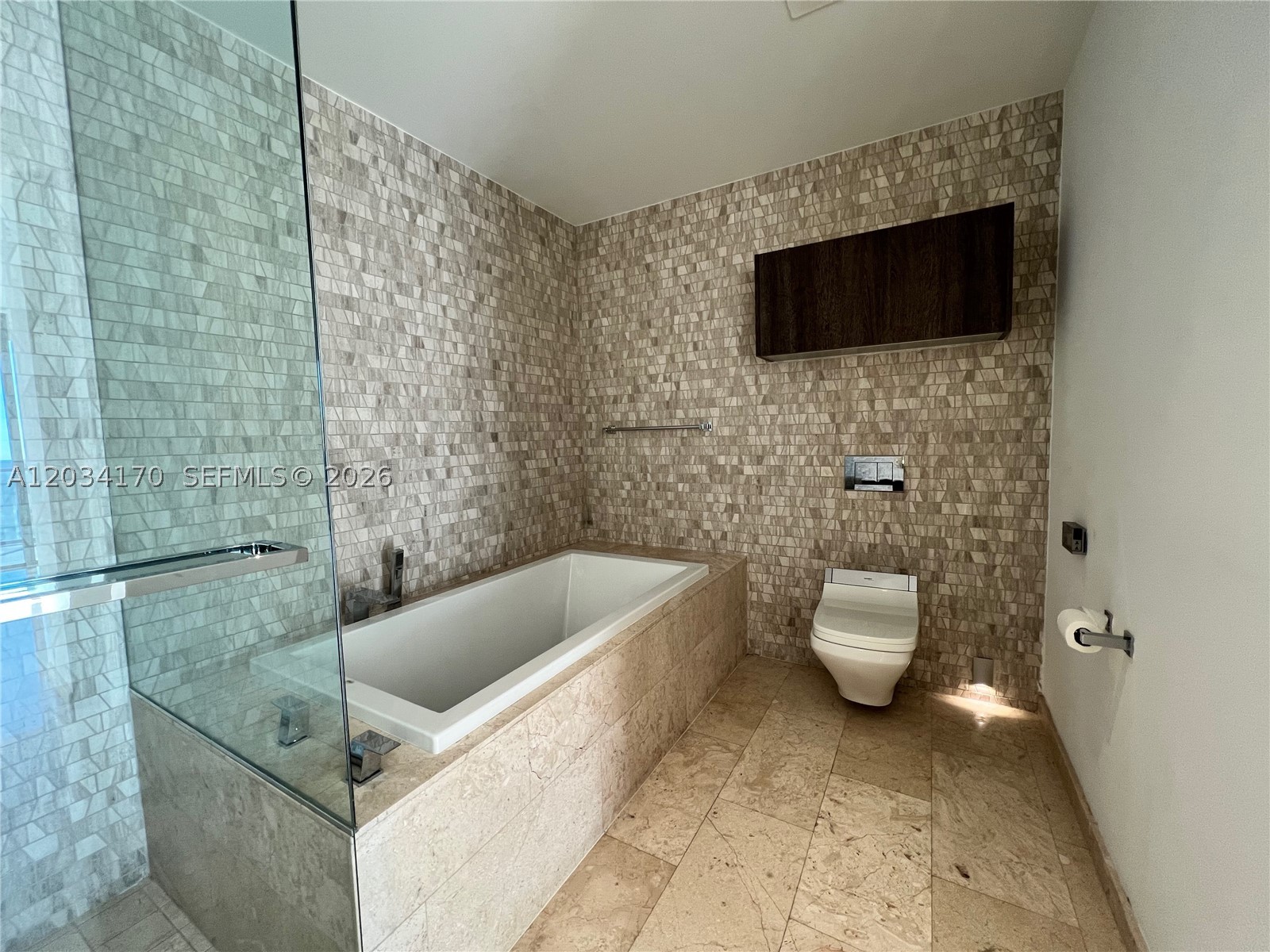 REACH CONDO - Residential Lease