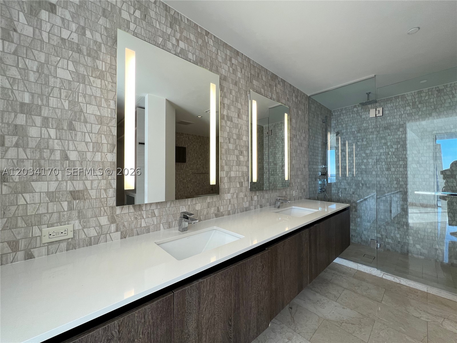 REACH CONDO - Residential Lease