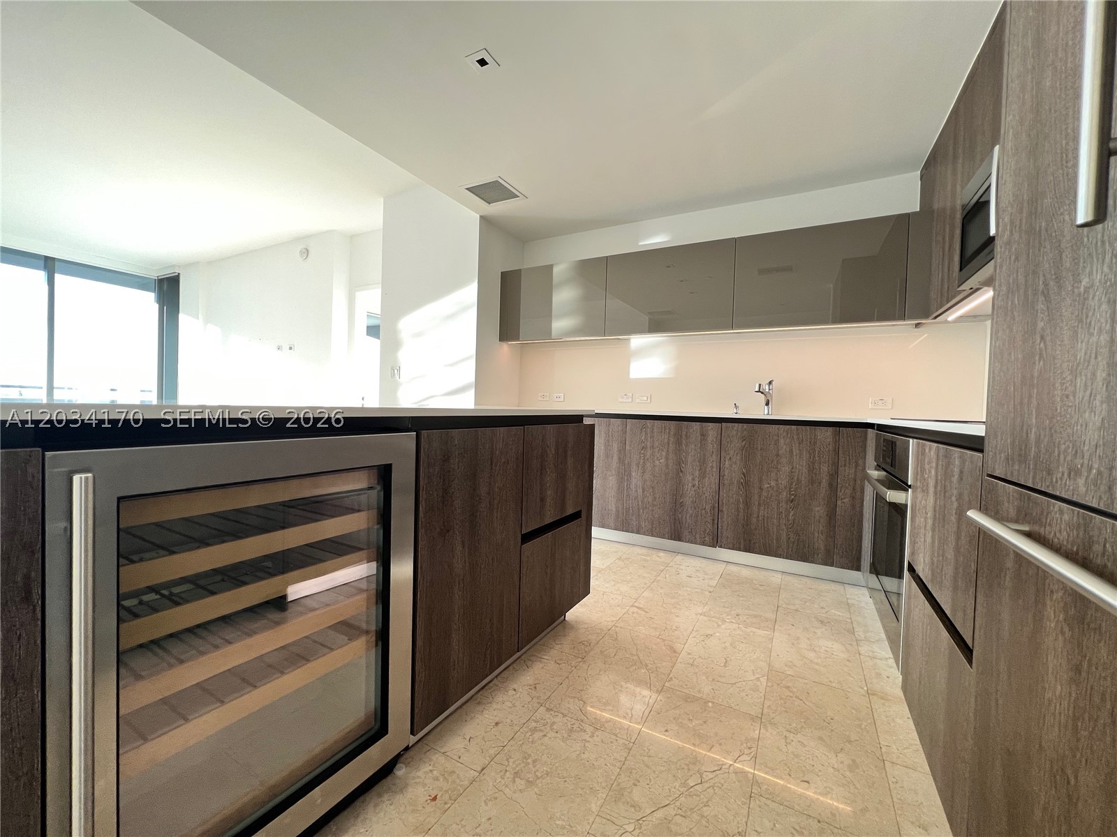 REACH CONDO - Residential Lease