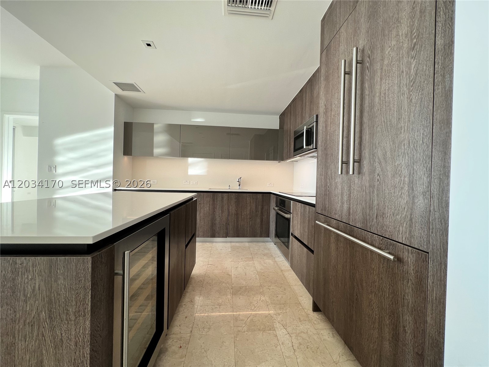 REACH CONDO - Residential Lease