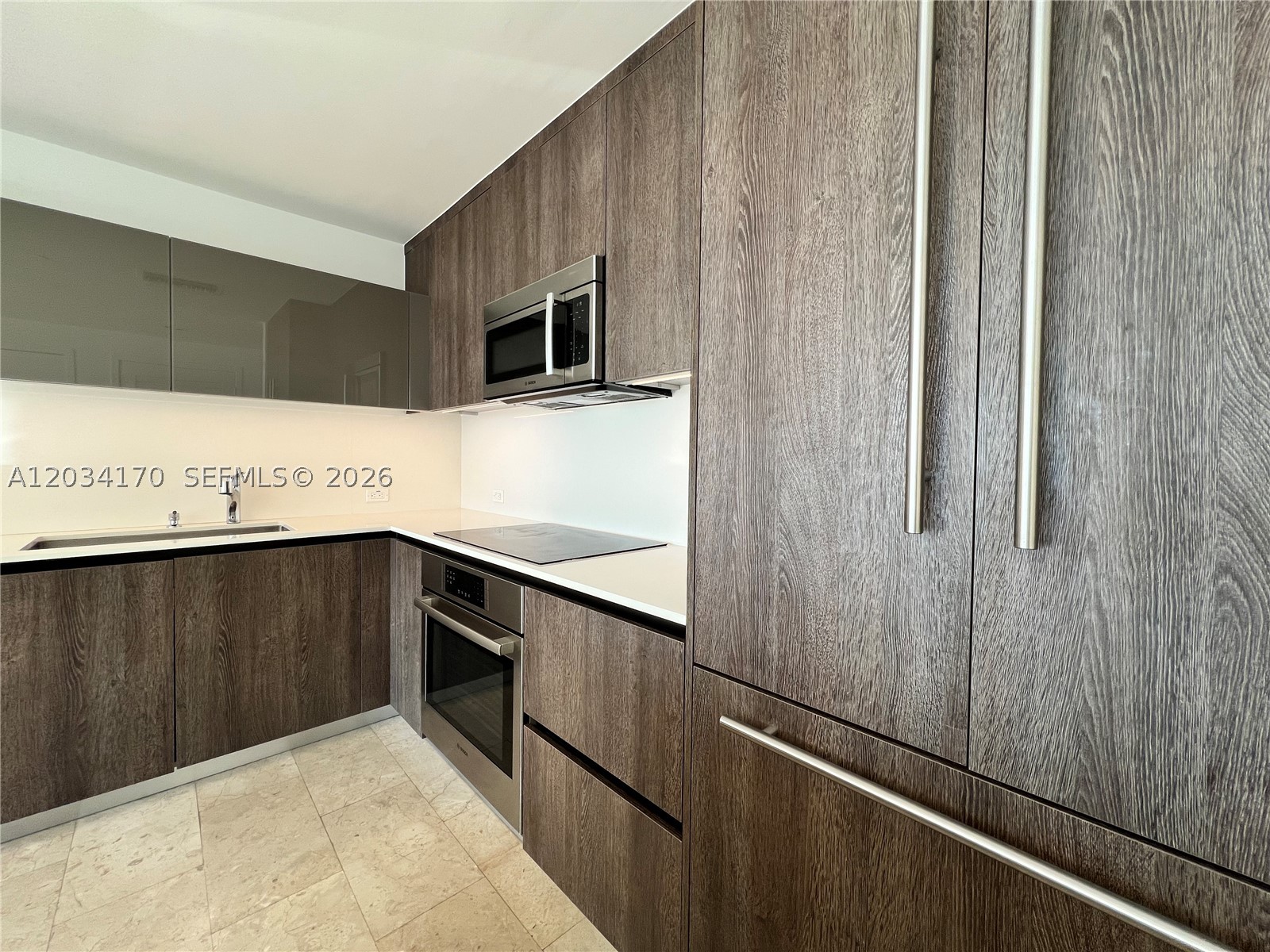 REACH CONDO - Residential Lease