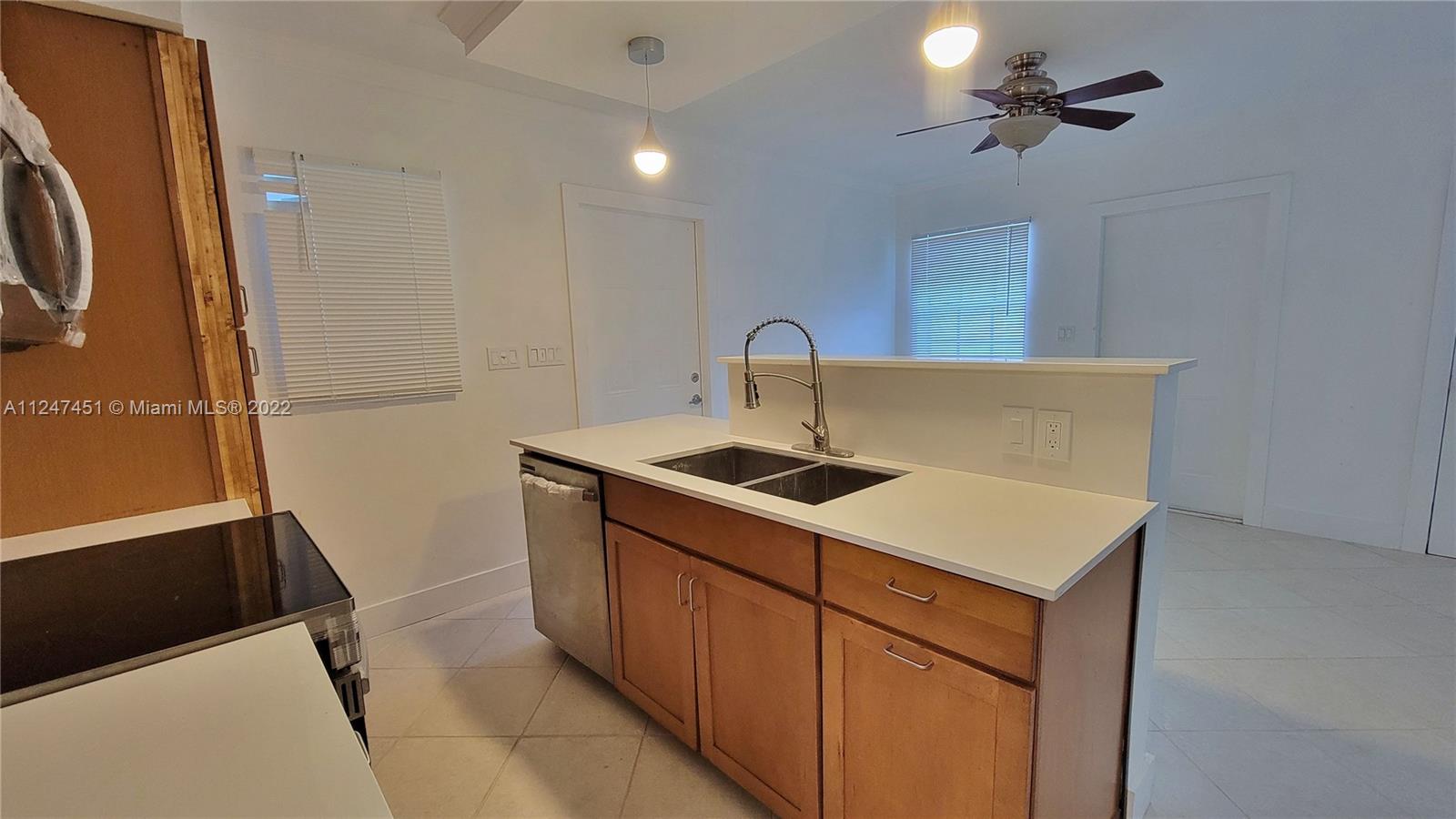 LAUDERDALE MANORS ADD - Residential