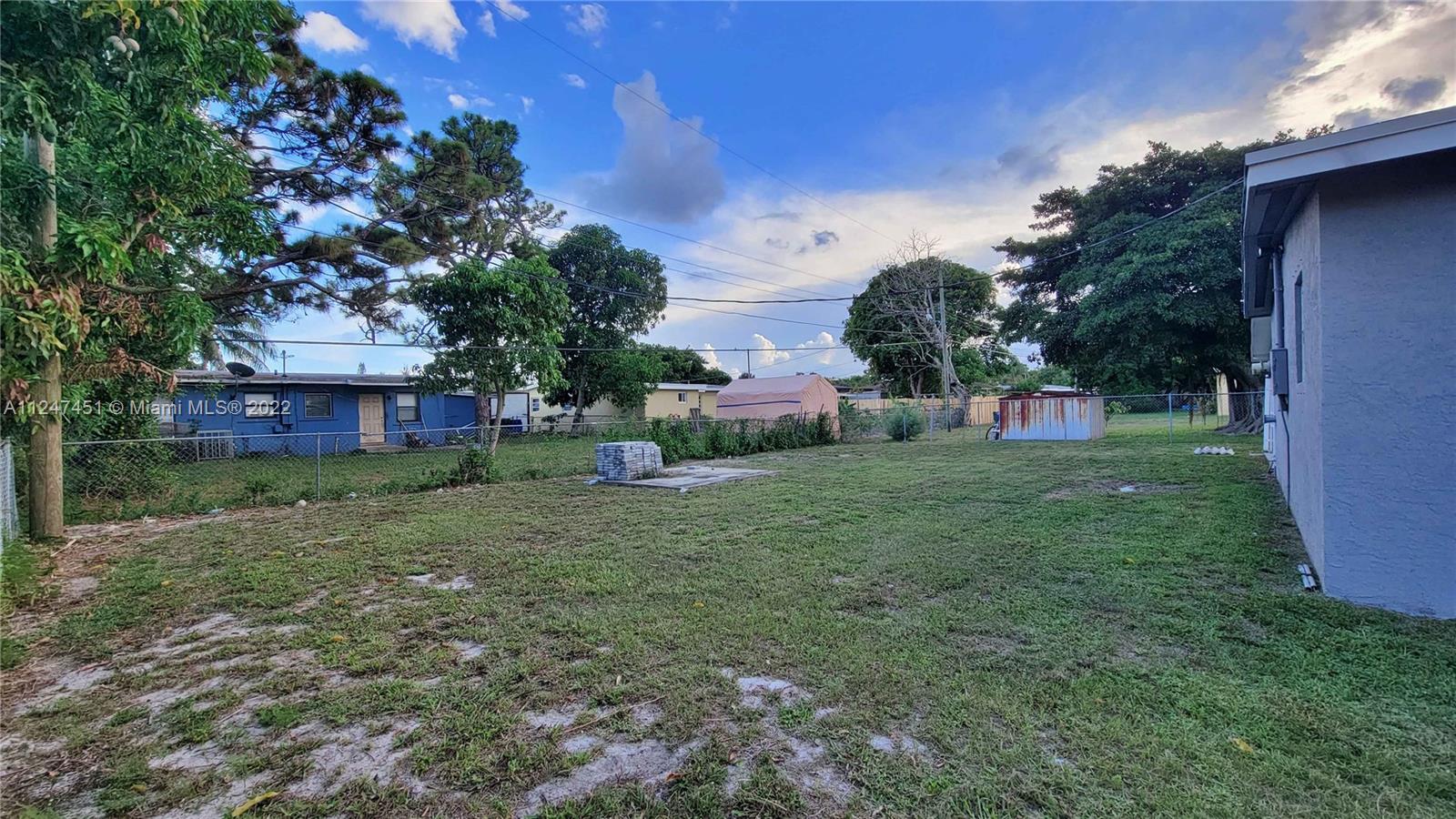 LAUDERDALE MANORS ADD - Residential