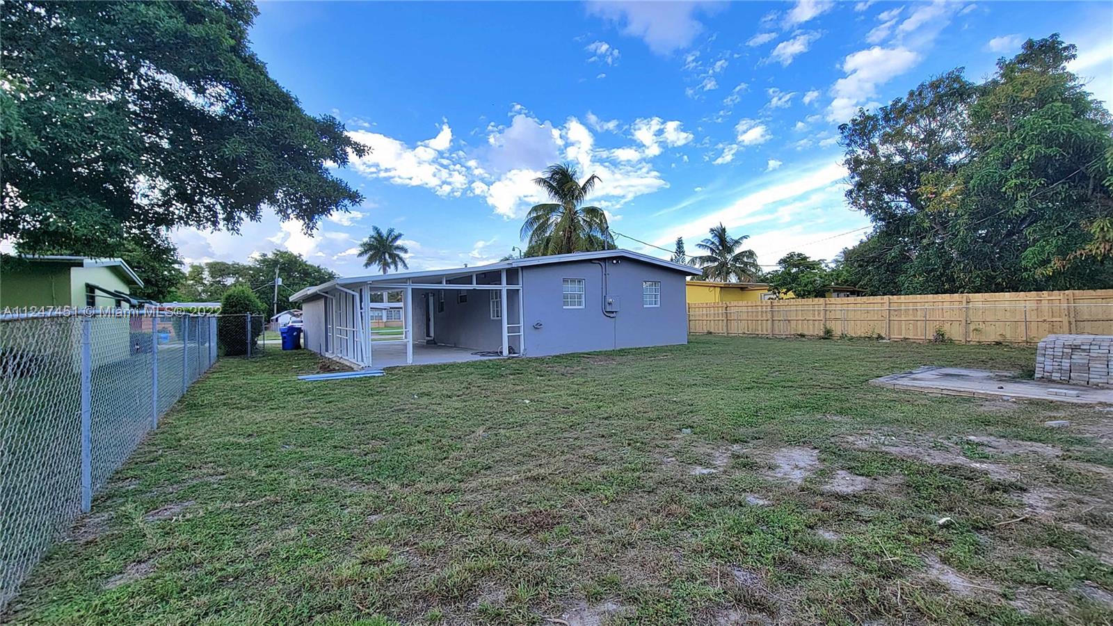 LAUDERDALE MANORS ADD - Residential