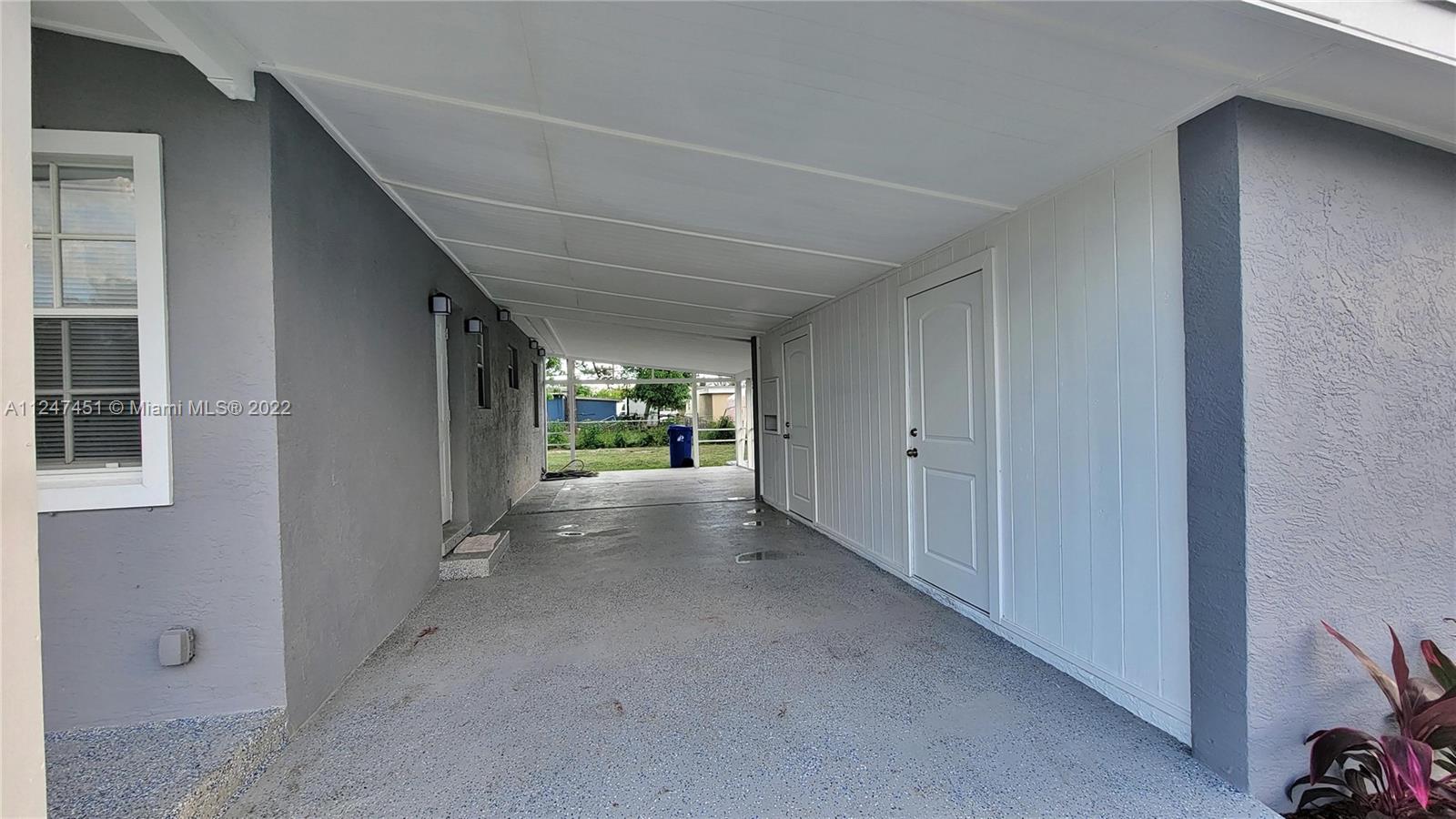 LAUDERDALE MANORS ADD - Residential