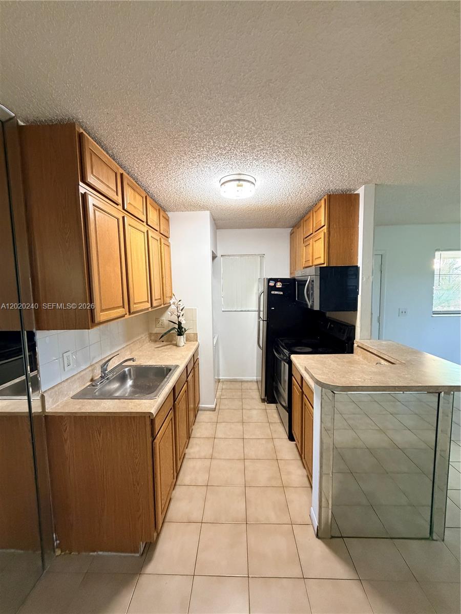 TIVOLI TRACE CONDO NO 5 - Residential
