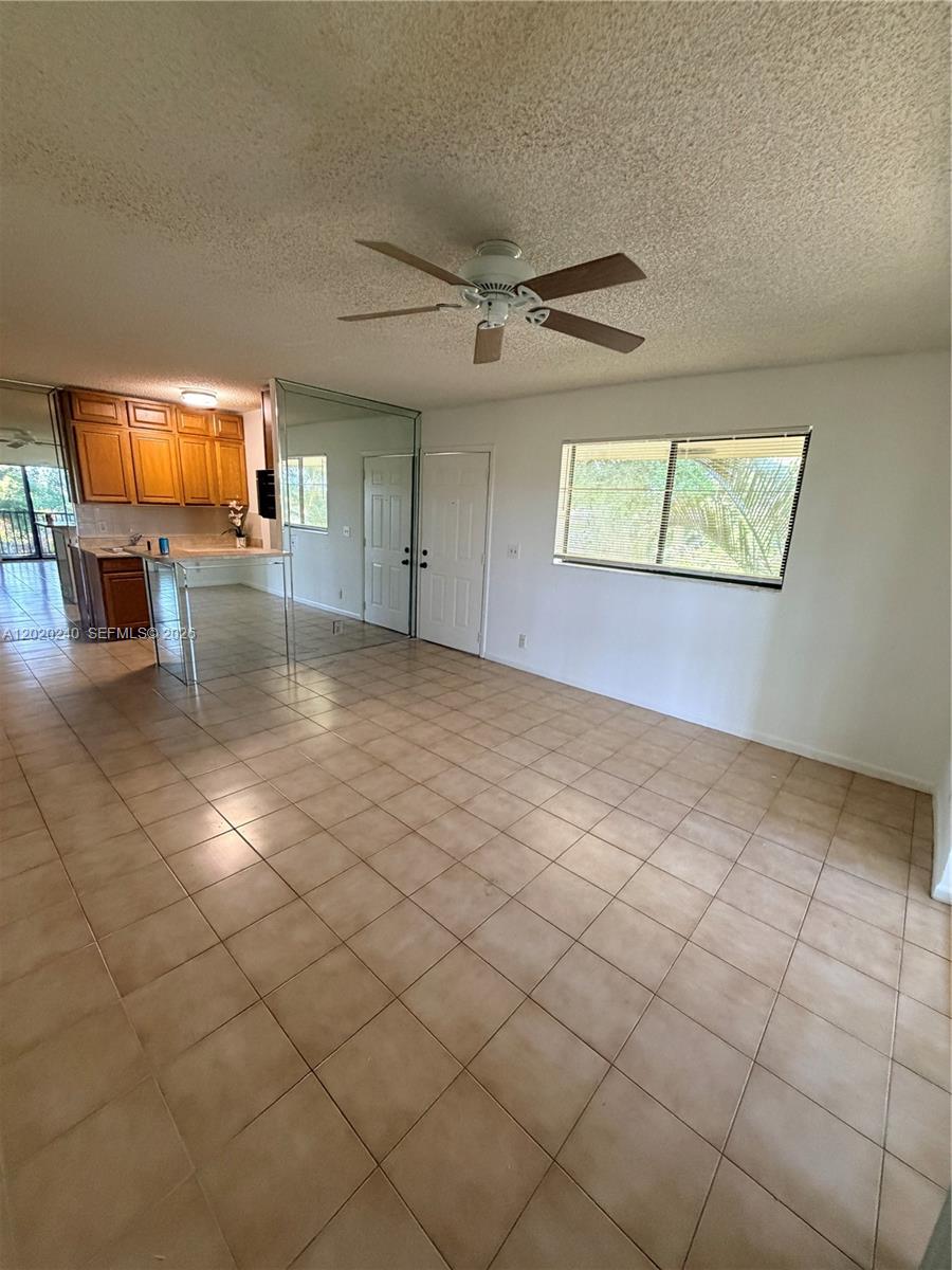 TIVOLI TRACE CONDO NO 5 - Residential