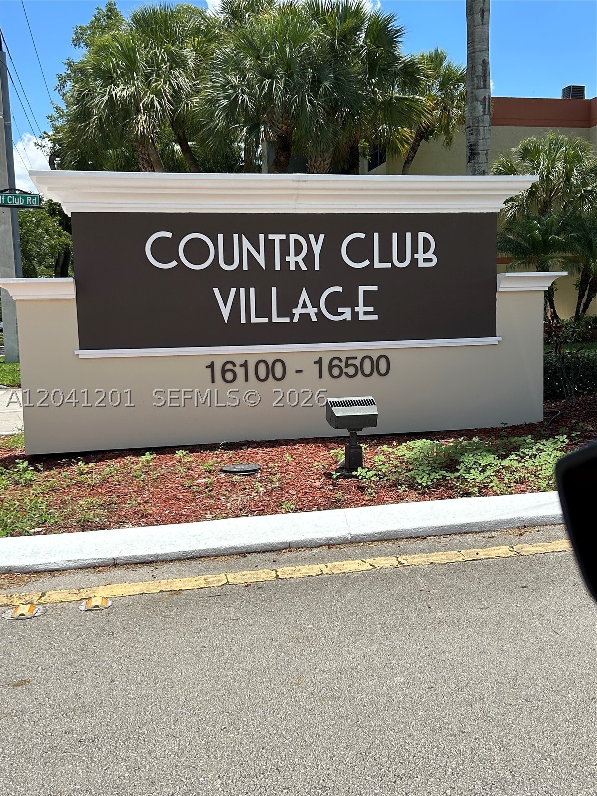 ! Great opportunity to own this bright and spacious unit in the Country Club Village in Weston. It offers 2 Split bedrooms, 2.5 bathrooms. Each room with its own private bathroom, plus a guest ½ bath. Expansive balcony provides unlimited light to the home and plenty of space for outside sitting and entertaining area. Tiled floors. Spacious kitchen with plenty of cabinets and a laundry closet with full size washer and dryer. Building has pools and tennis courts. Full access to The Bonaventure Town Recreational Center With Gym, Tennis, Pickleball, Basketball, Racquetball, Bowling Alley, Swimming Pools And Spa, Billiards Room, Business Center, Aerobics, Library, Theater, Roller Rink & So Much More. A must see1 Great Schools.