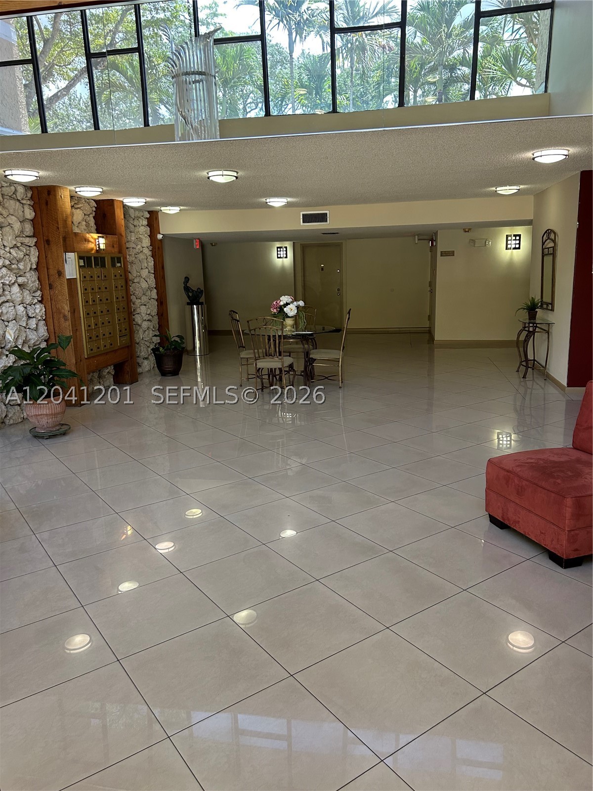 BLDG 7 OF COUNTRY CLUB AP - Residential