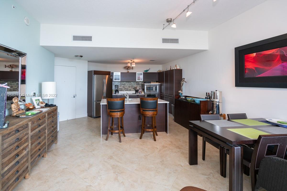QUANTUM ON THE BAY CONDO - Residential