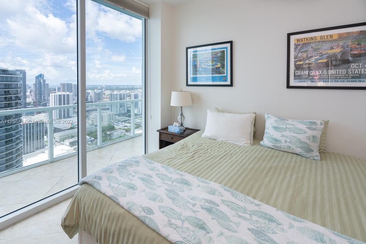 QUANTUM ON THE BAY CONDO - Residential