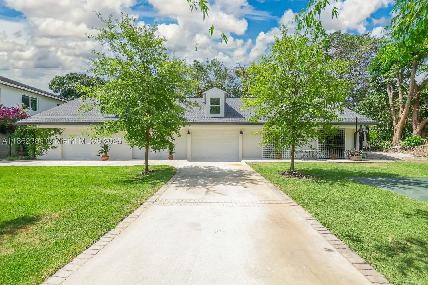 PARADISE GROVE - Residential