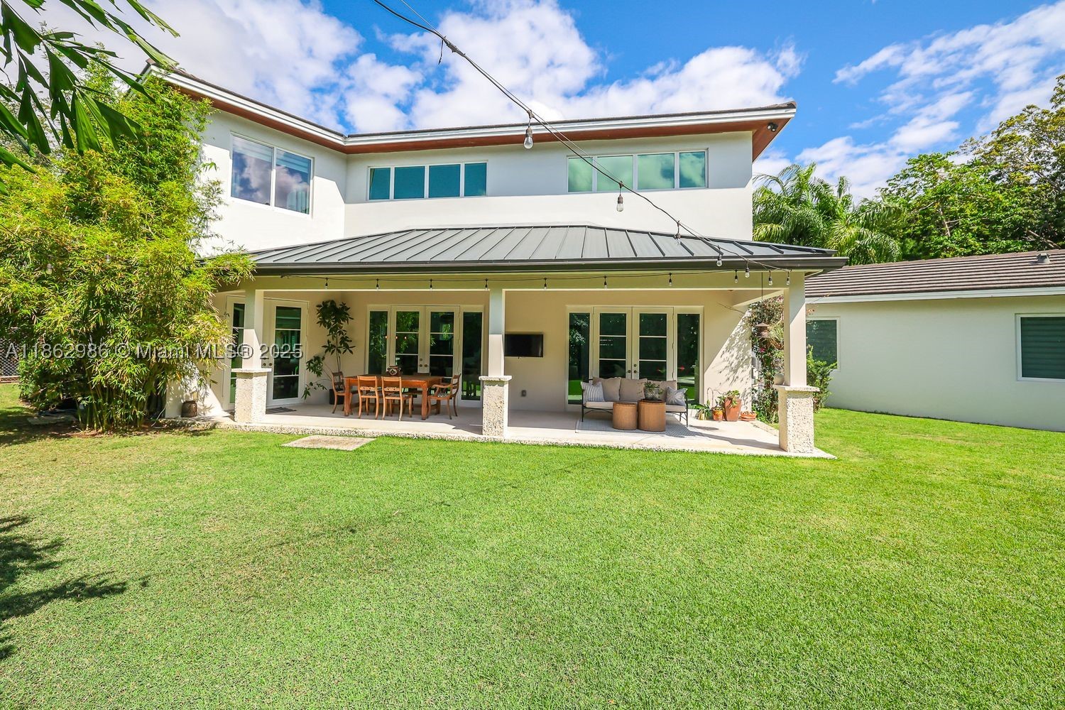 PARADISE GROVE - Residential