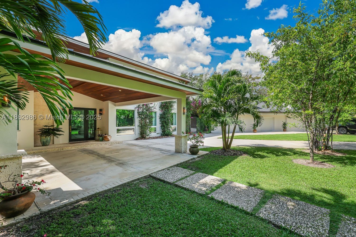 PARADISE GROVE - Residential