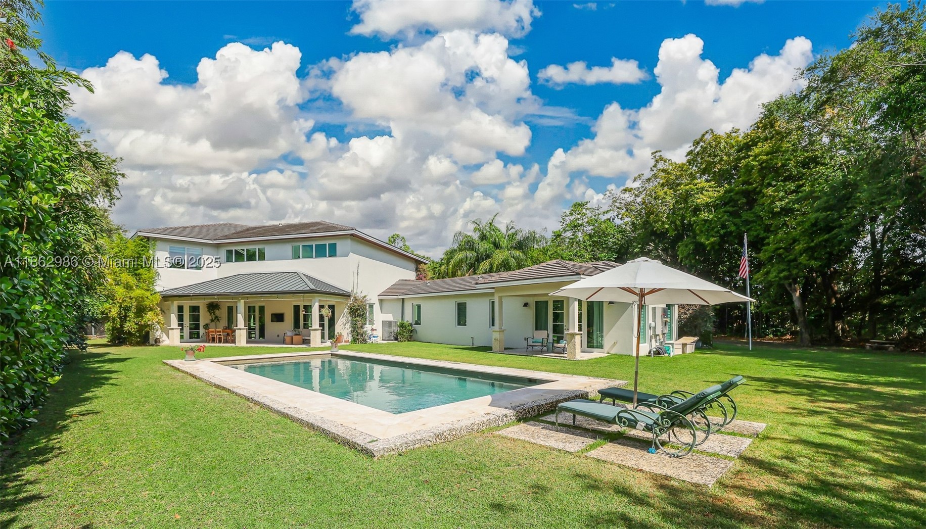 PARADISE GROVE - Residential
