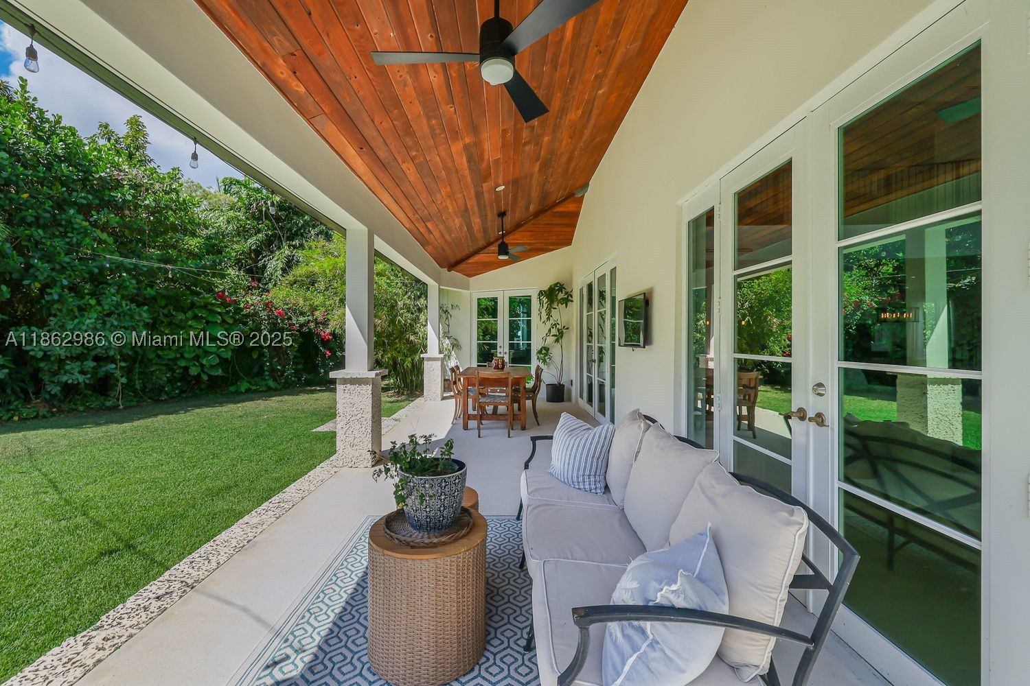 PARADISE GROVE - Residential