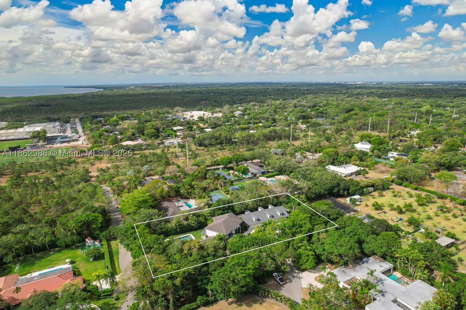PARADISE GROVE - Residential