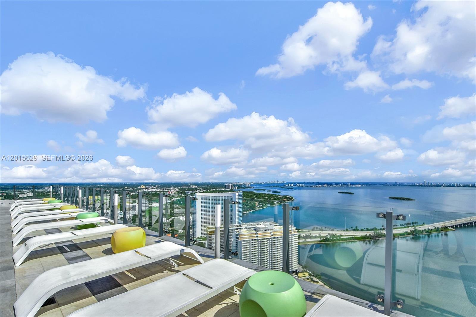 PARAISO BAYVIEWS - Residential