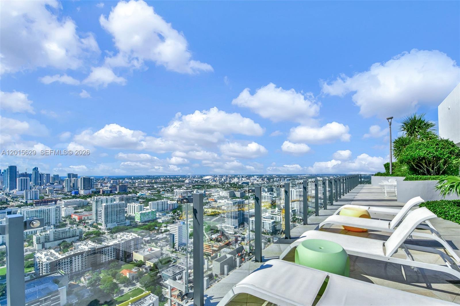 PARAISO BAYVIEWS - Residential