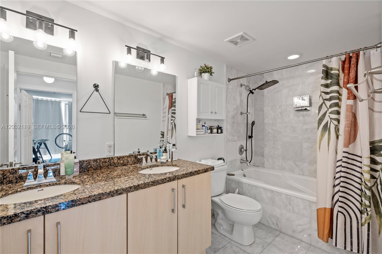 CASABLANCA VILLAS CONDO - Residential Lease