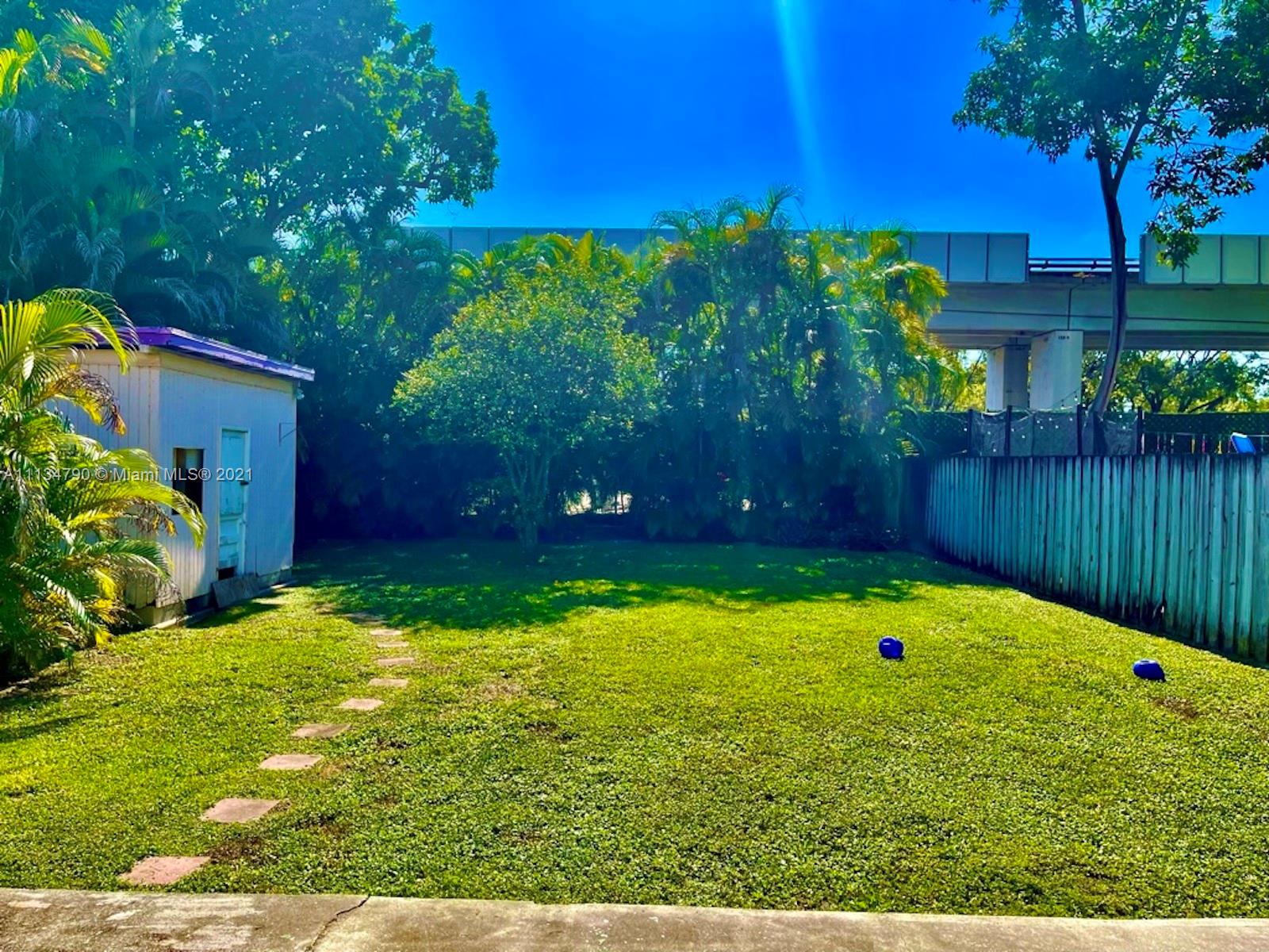 EAST SHENANDOAH - Residential