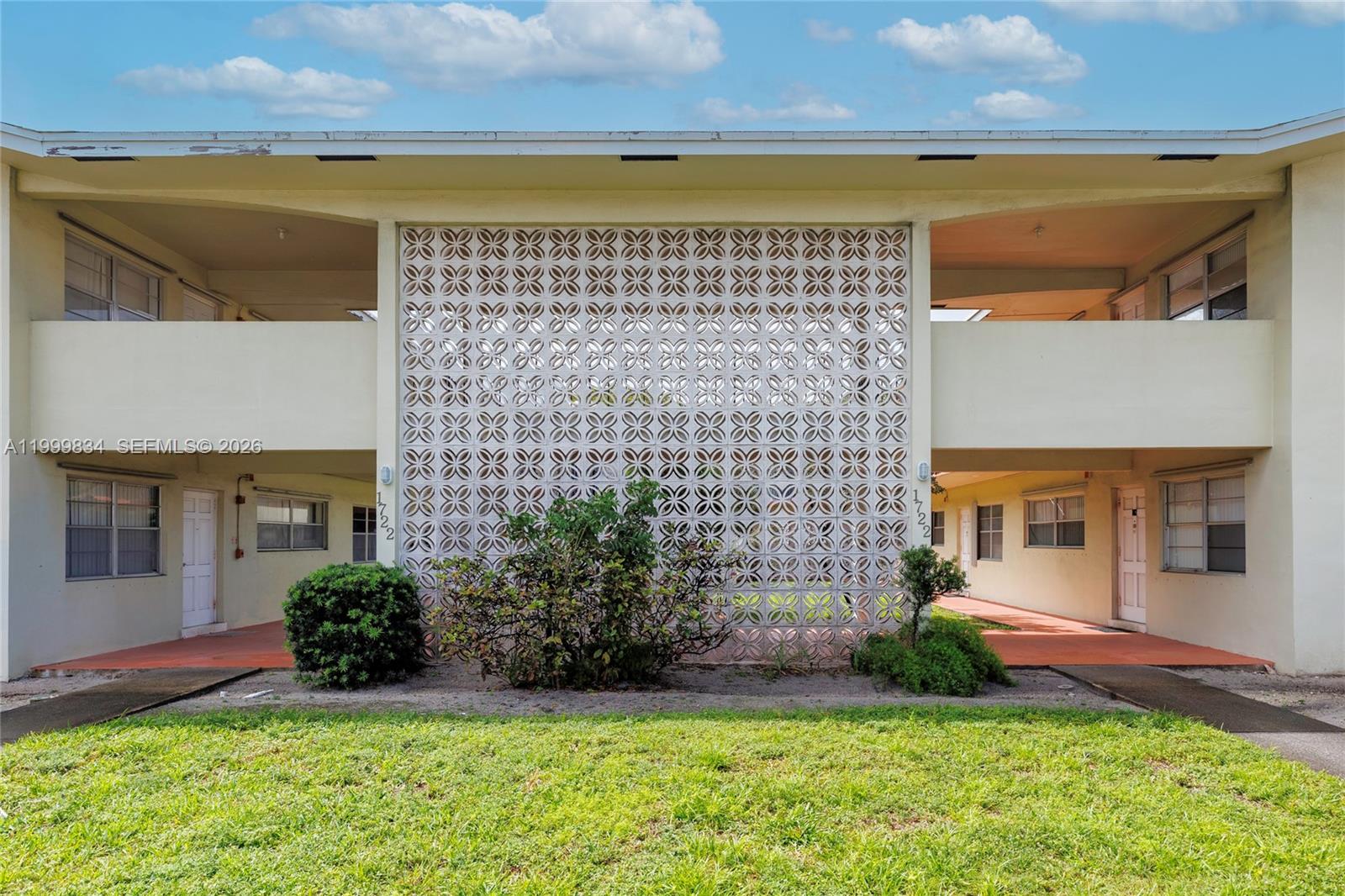 ROYAL TERRACE CONDOMINIUM - Residential