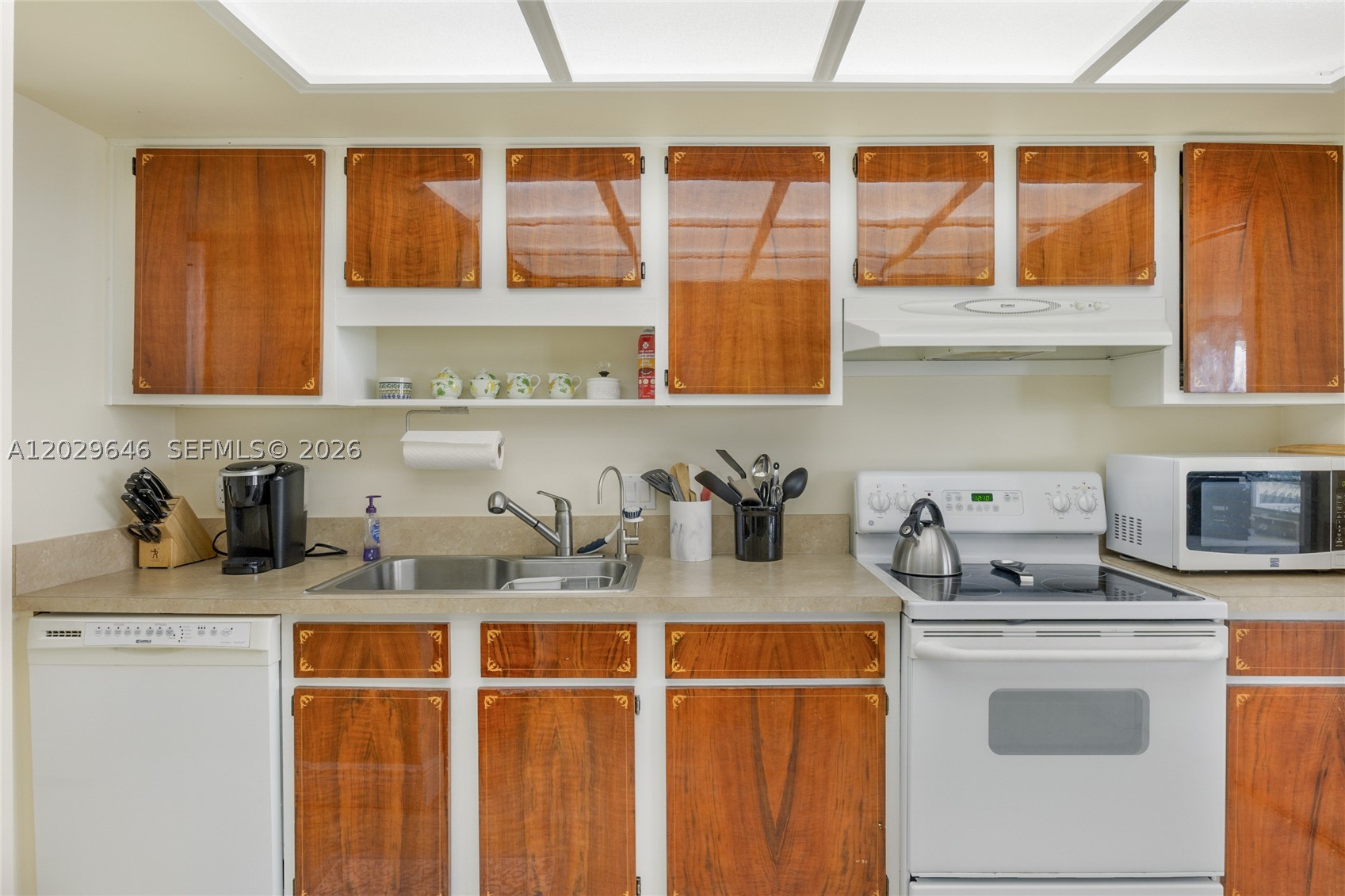 POINT OF AMERICAS - Residential Lease