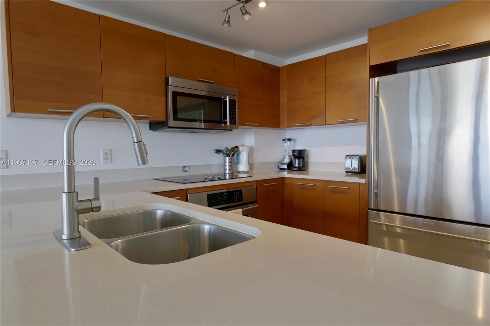 MIDBLOCK MIAMI CONDO - Residential