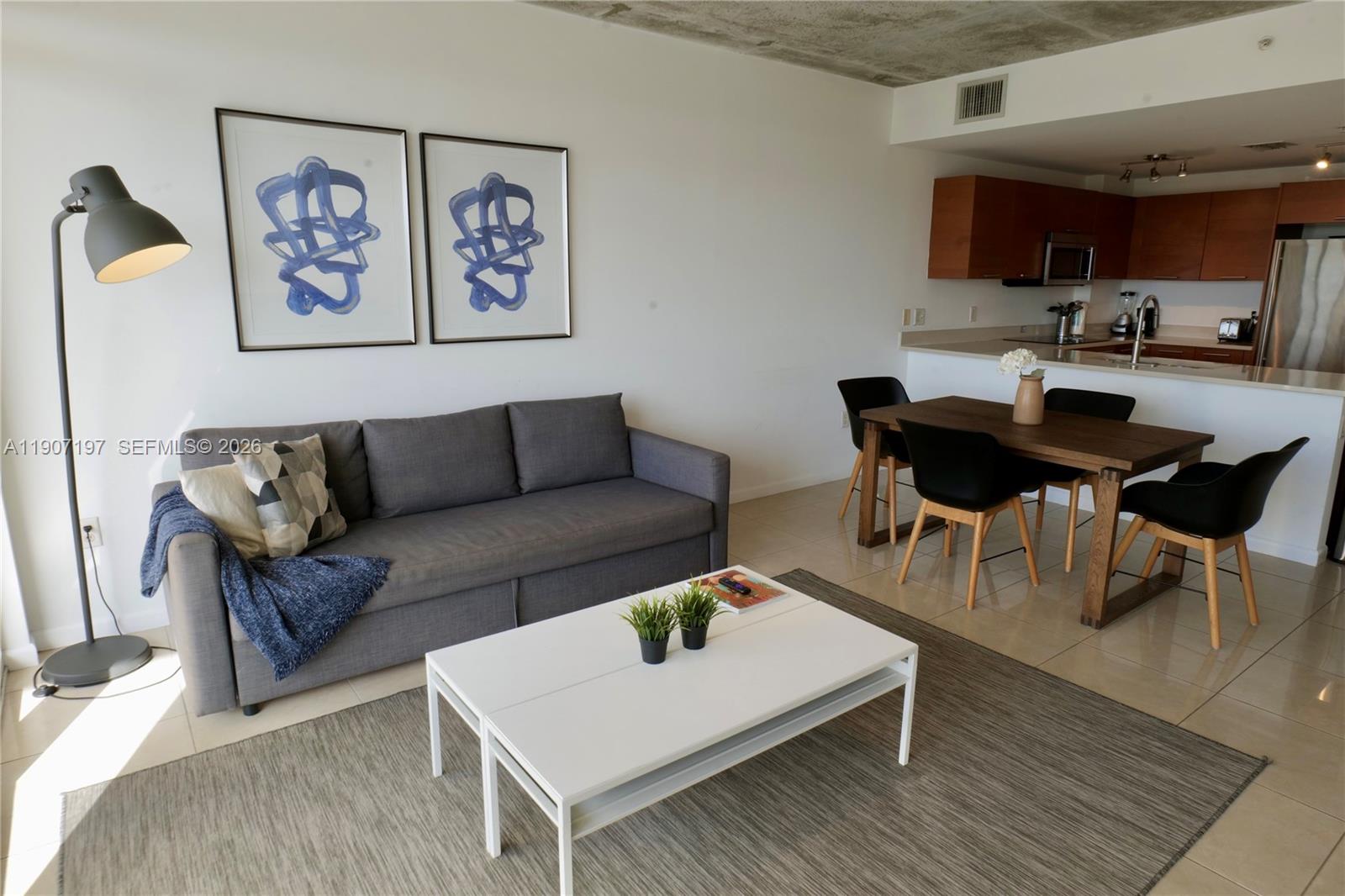 MIDBLOCK MIAMI CONDO - Residential