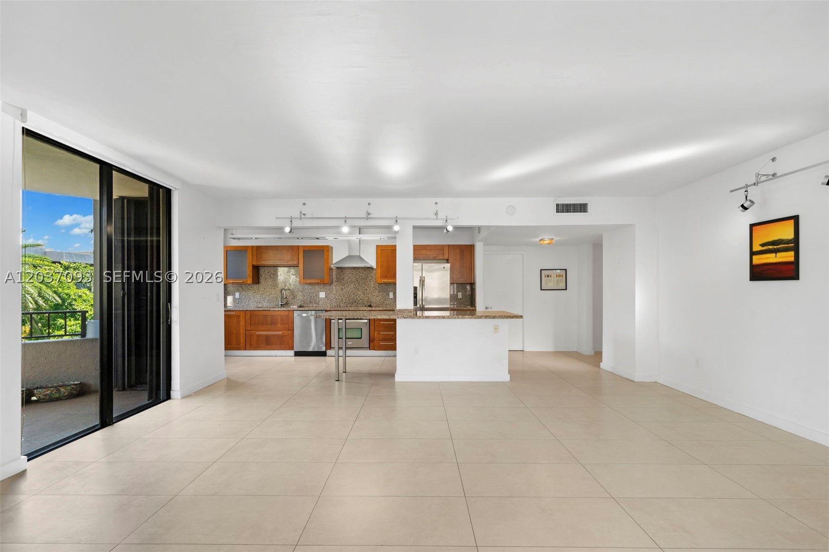This expansive corner unit offers 1,820 square feet of living space and is filled with natural light, with wraparound windows that overlook a garden. This unit offers three generously sized bedrooms, an open den, and two and a half modern bathrooms. It has a house feeling.
Residents enjoy a resort-style building with amenities, including twelve tennis courts, pools, barbecue areas, a gym, playground, dog park, mini market Golden Hog, beauty salon, and café. Plus, relax with exclusive beach access offering chairs and umbrella service. This exceptional property truly stands out—don’t miss the opportunity to see it for yourself!