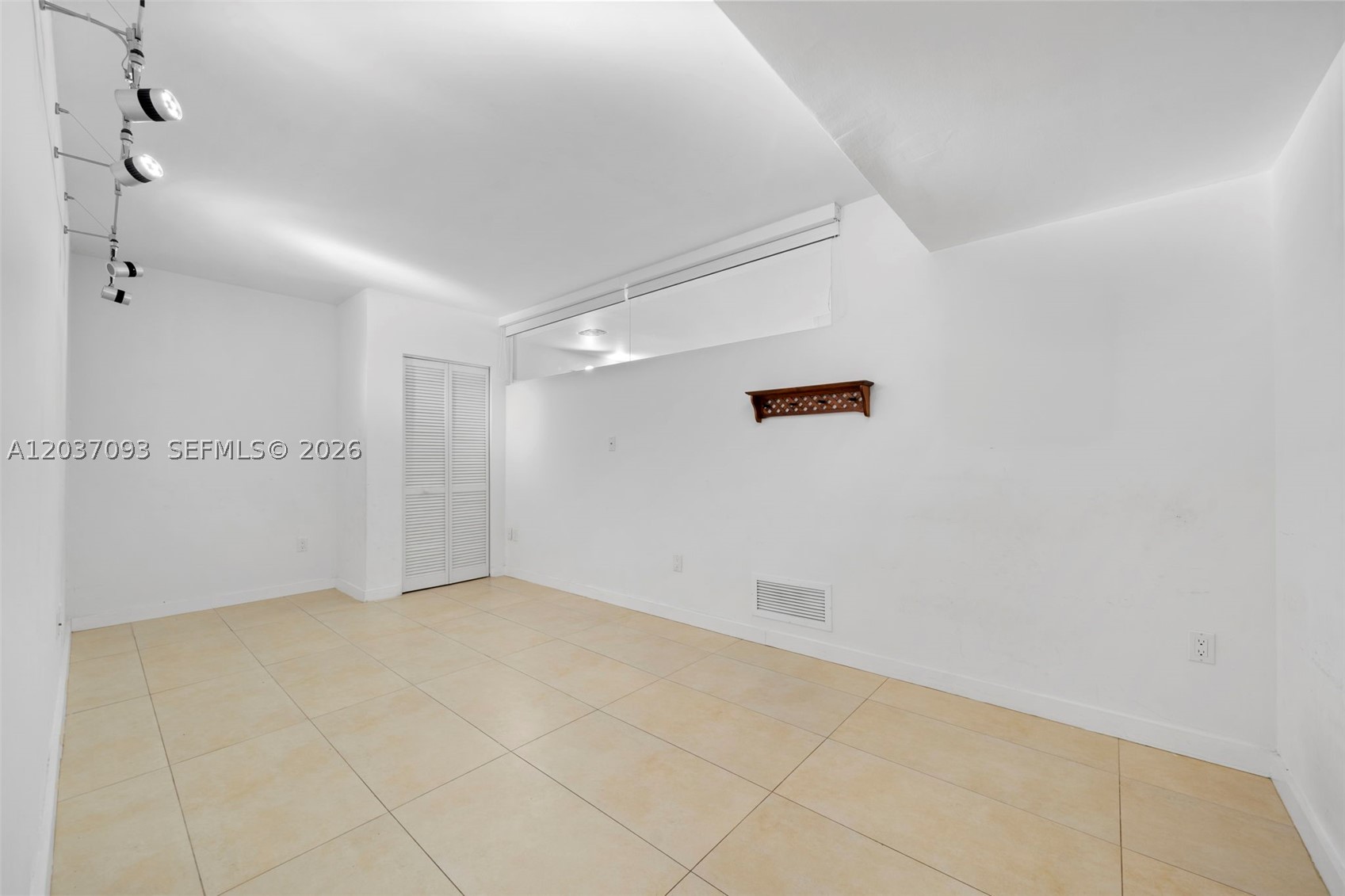 KEY COLONY NO 4 CONDO - Residential Lease