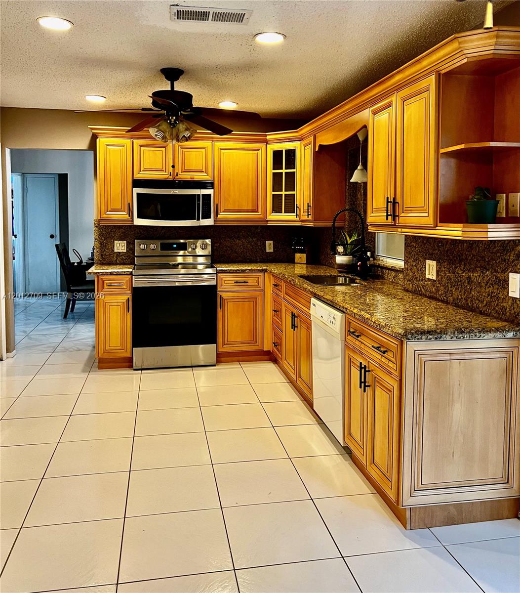 SUNRISE GOLF VILLAGE - Residential