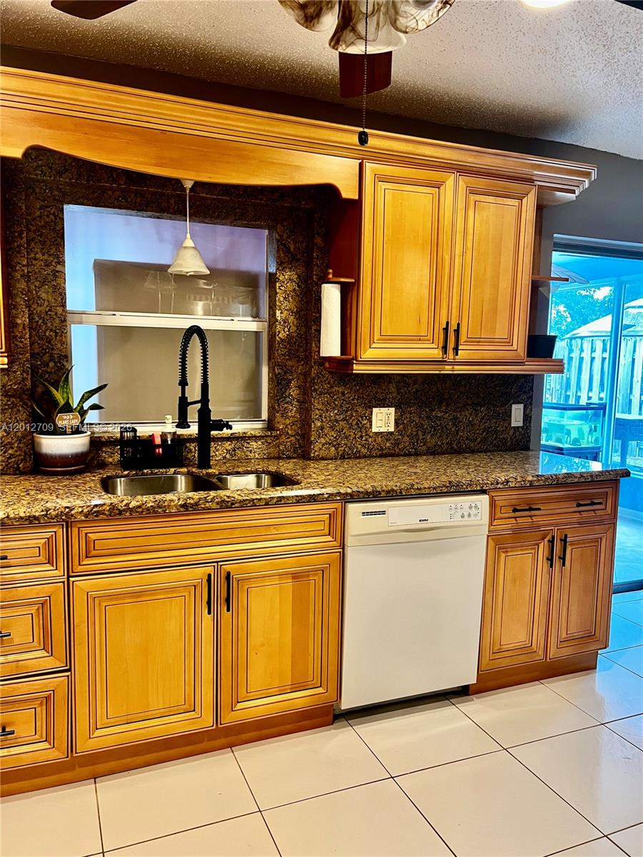 SUNRISE GOLF VILLAGE - Residential