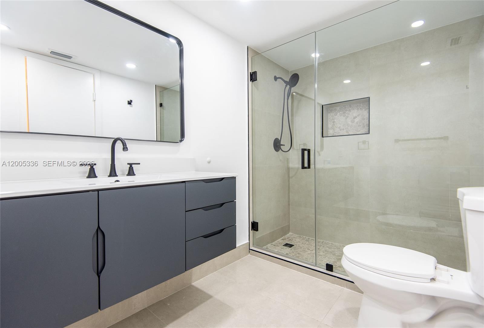 JADE WINDS GROUP-DAISY GA - Residential