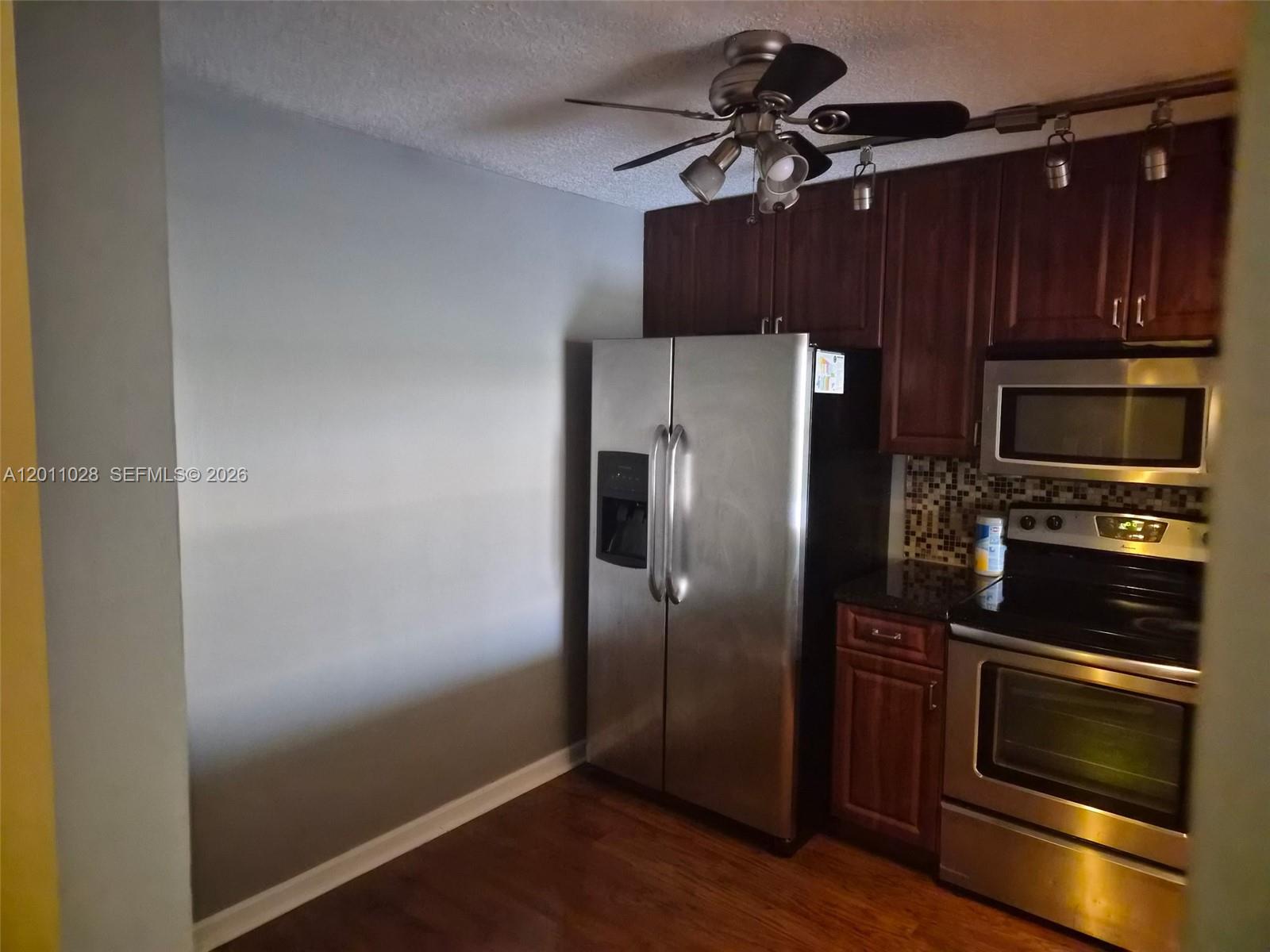 COUNTRY PINES CONDO - Residential