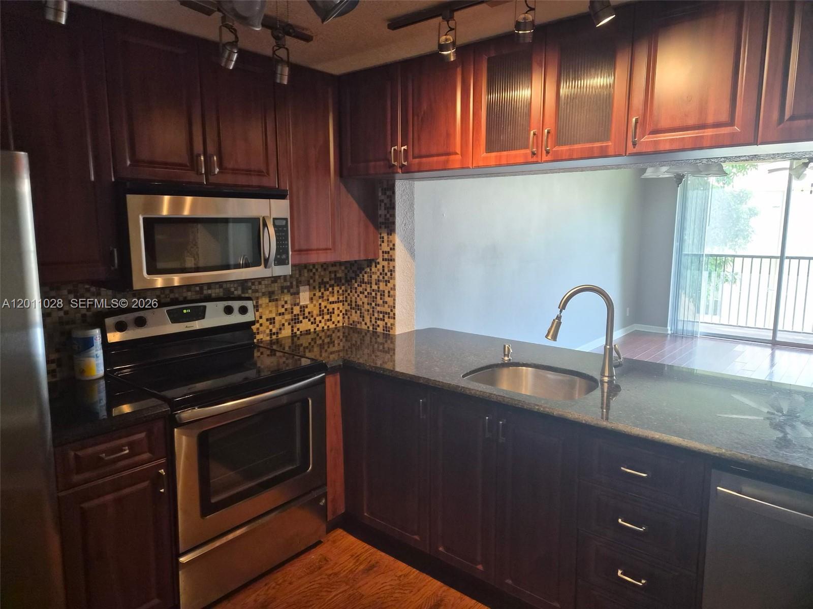 COUNTRY PINES CONDO - Residential