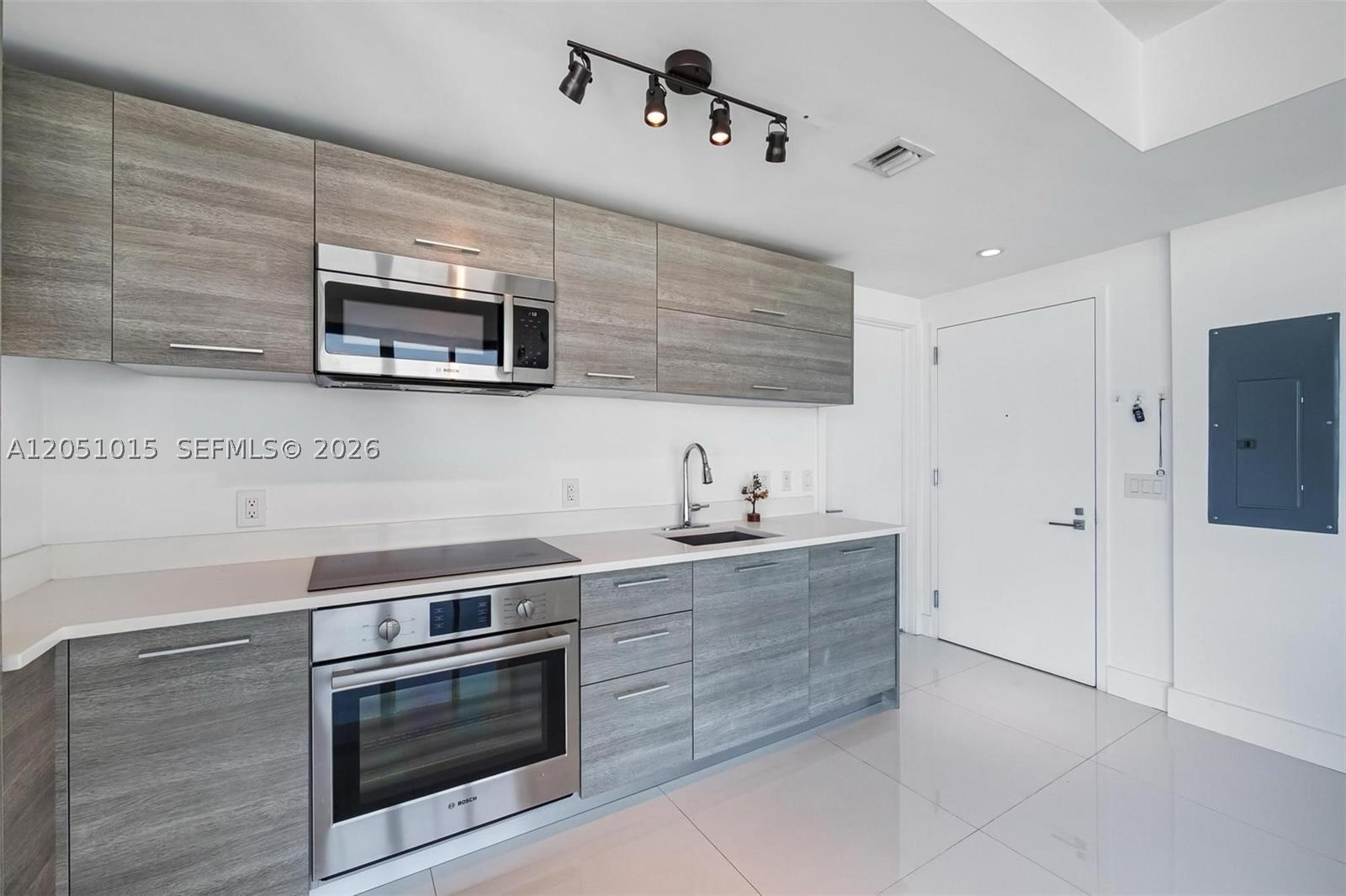 PARAISO BAY CONDO - Residential Lease
