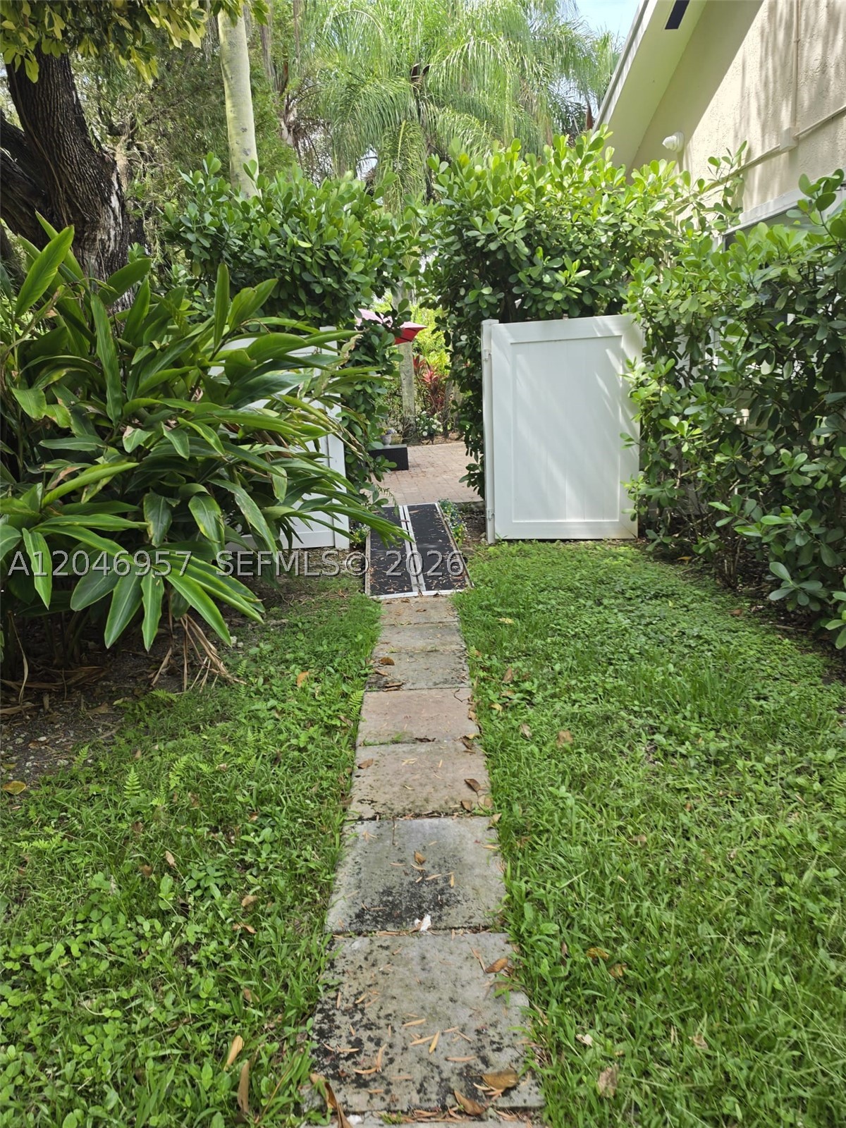 SHADY LANE - Residential Lease