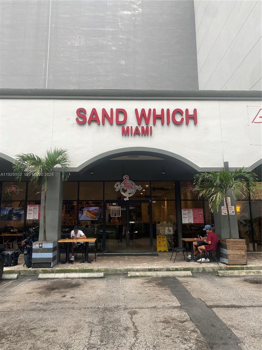 FOR SALE WONDERFUL SANDWICH SHOP, IN THE MOST IMPORTANT LOCATION IN BRICKELL , PLEASE DO NOT DISTURB EMPLOYEES AND OWNER, ONLY BY APPOINTMENT