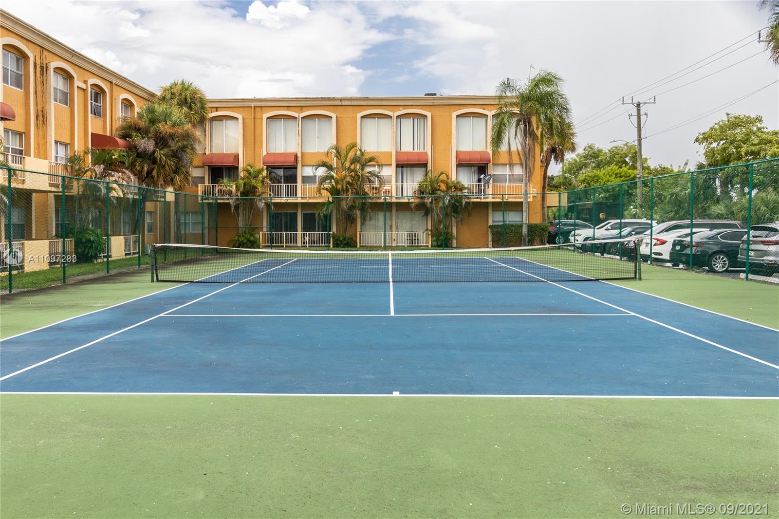 VENETIAN GARDENS AT COUNT - Residential