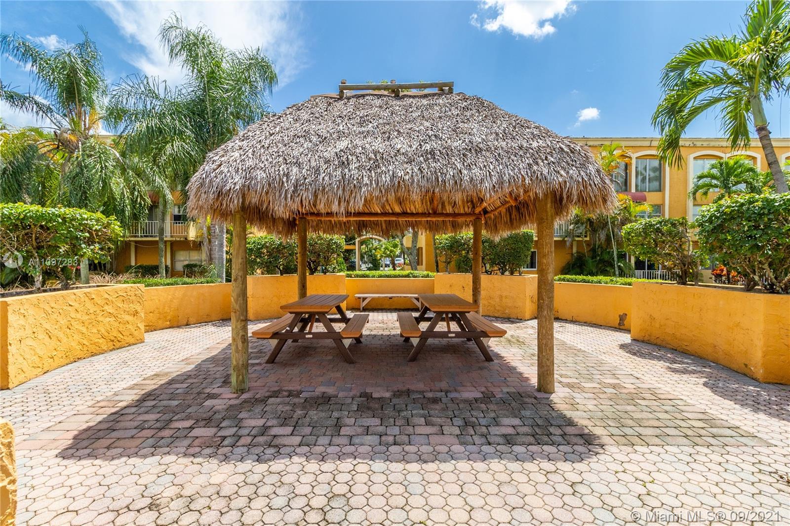 VENETIAN GARDENS AT COUNT - Residential