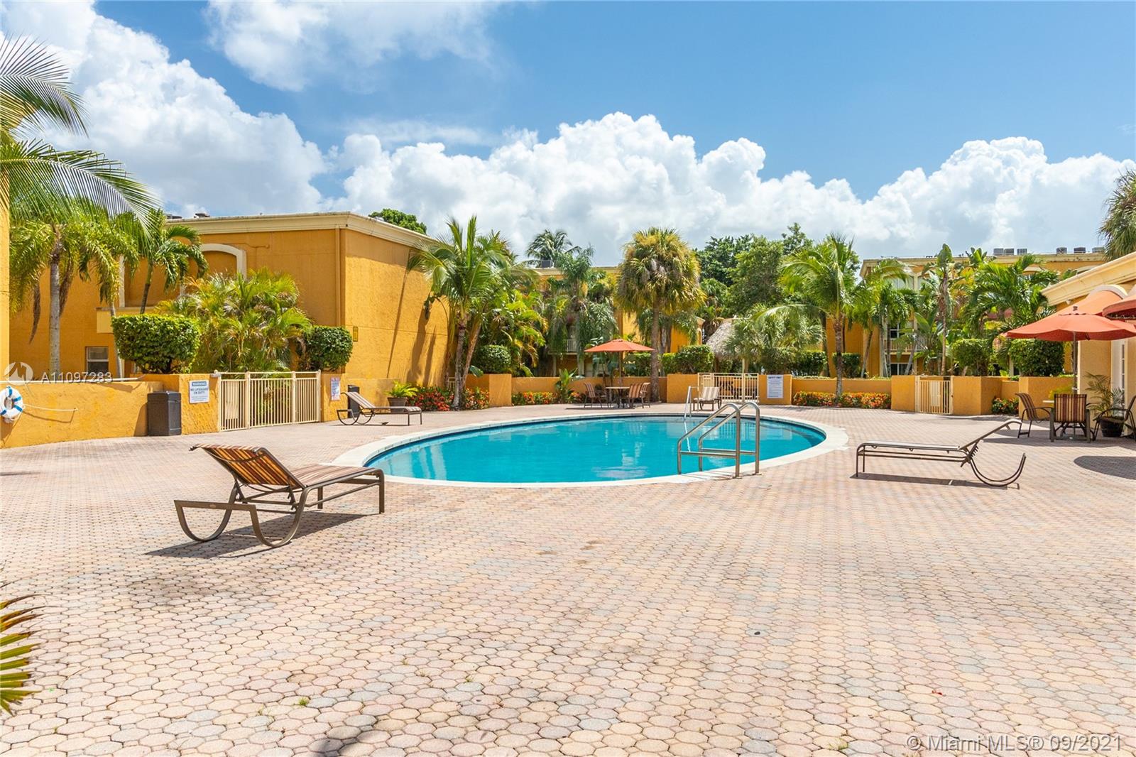 VENETIAN GARDENS AT COUNT - Residential