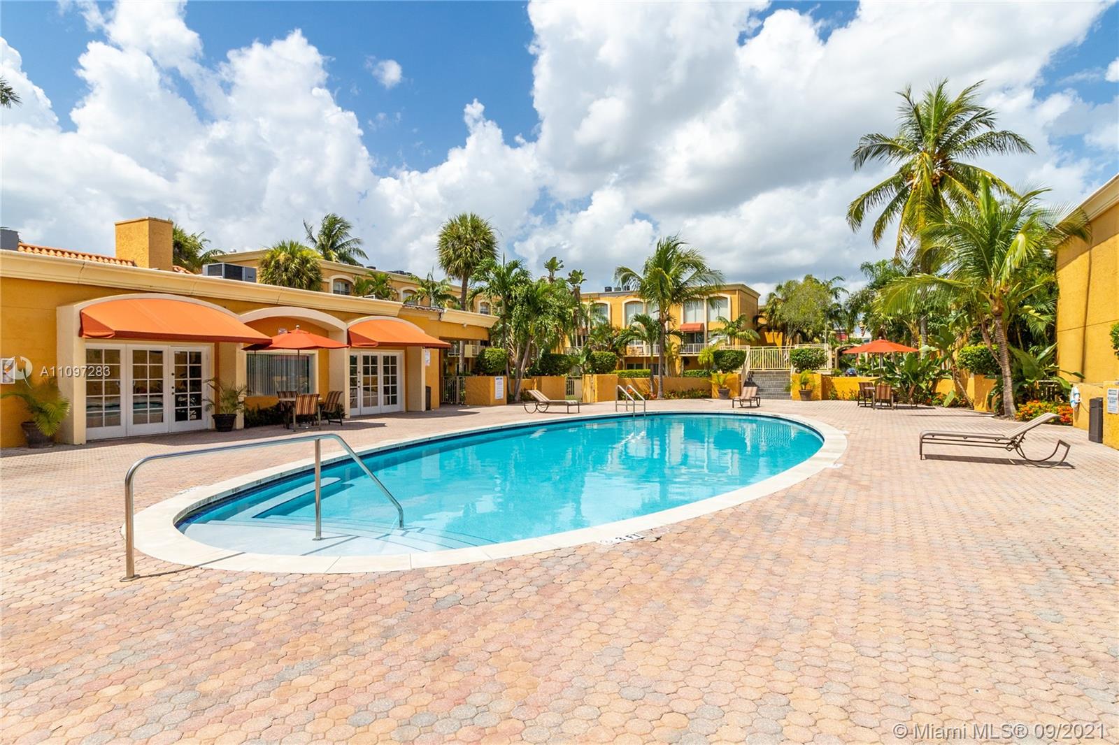 VENETIAN GARDENS AT COUNT - Residential
