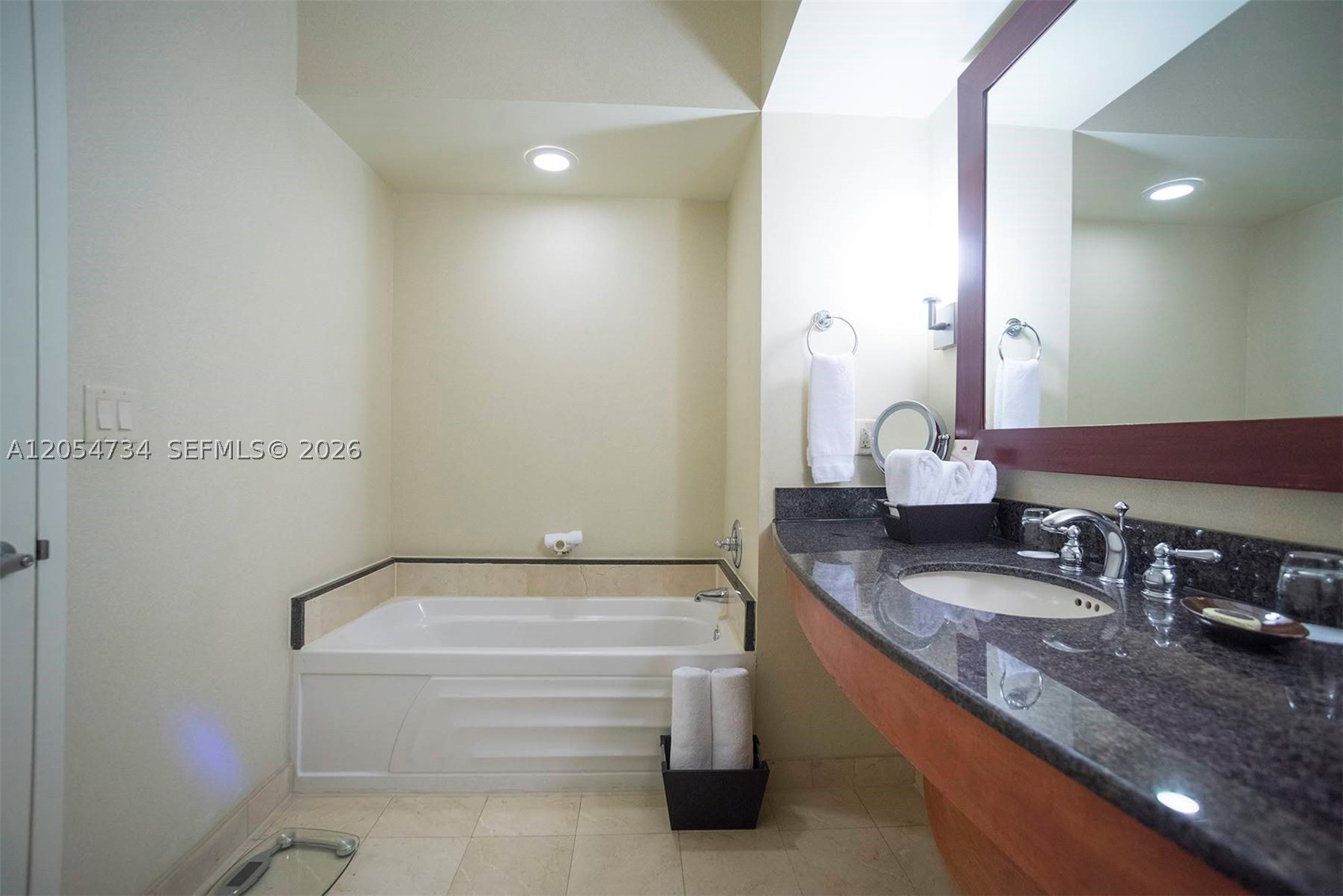 TRUMP INTERNATIONAL SONES - Residential