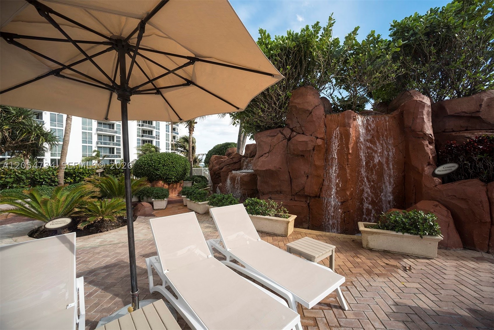 TRUMP INTERNATIONAL SONES - Residential