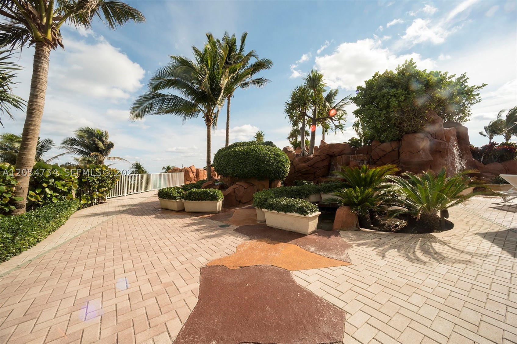 TRUMP INTERNATIONAL SONES - Residential